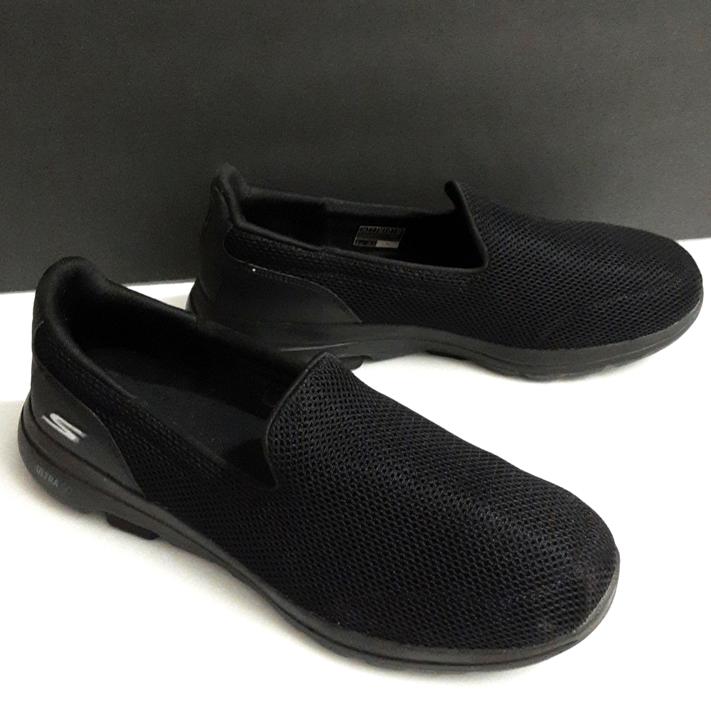 ❤❤❤SKECHERS SHOES SIZE 10❤❤❤